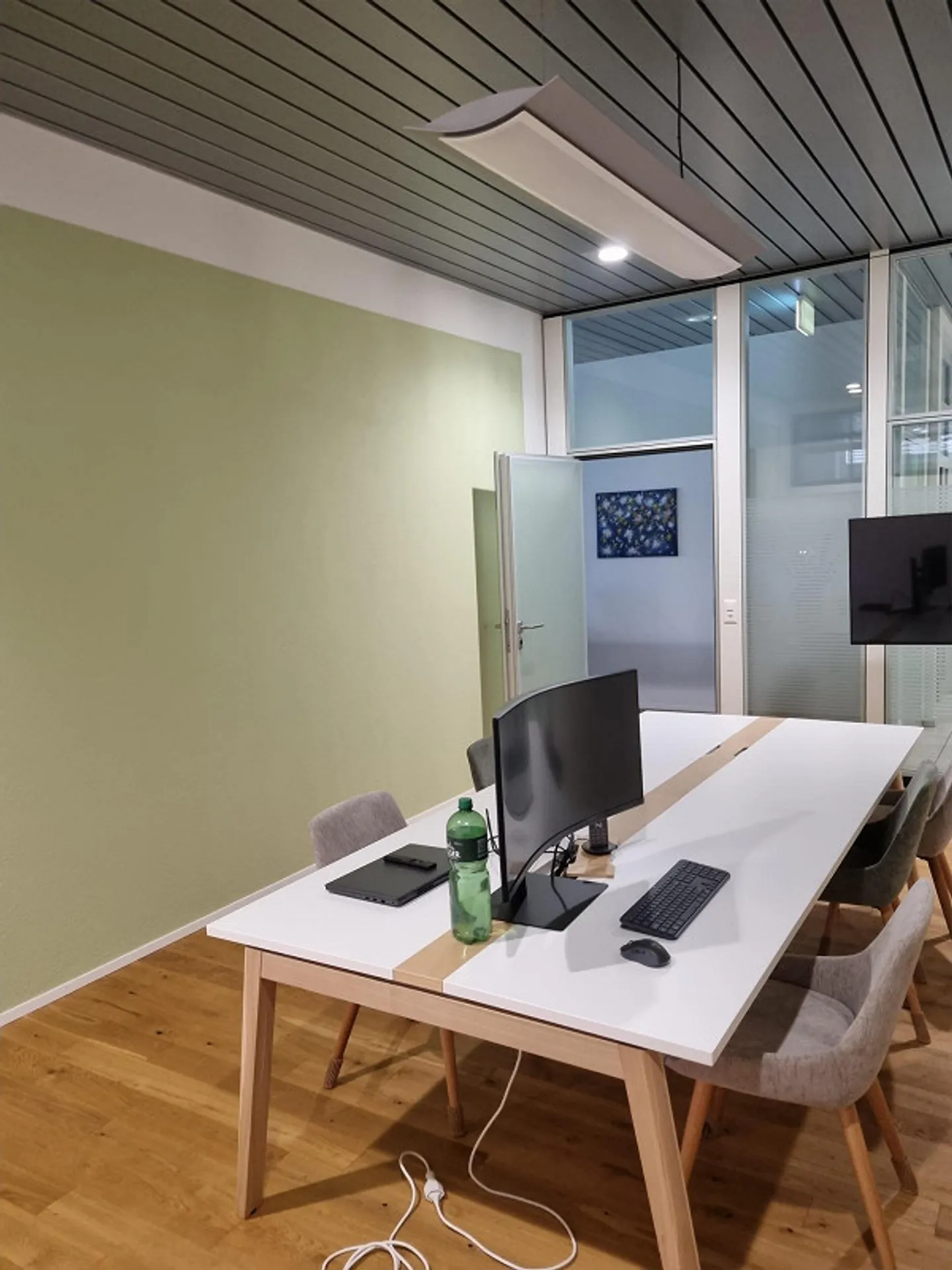 Uffici moderni e luminosi di 107,3 m2 in una posizione privilegiata a Sarnen - Foto 5 di 9