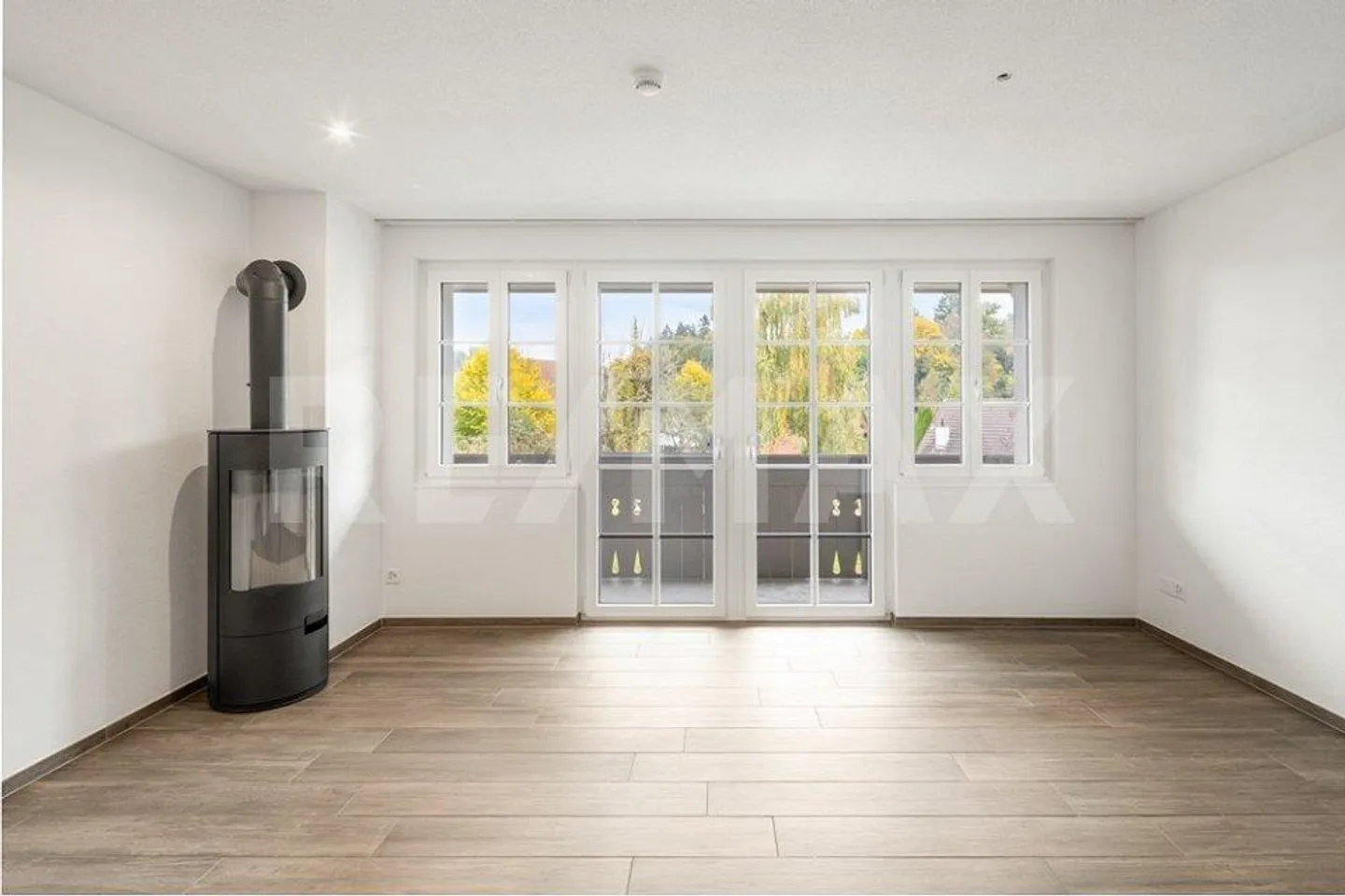 Charming property with 7 apartments, 4 horse boxes with paddock, and luxurious wellness retreat - Photo 6 of 13