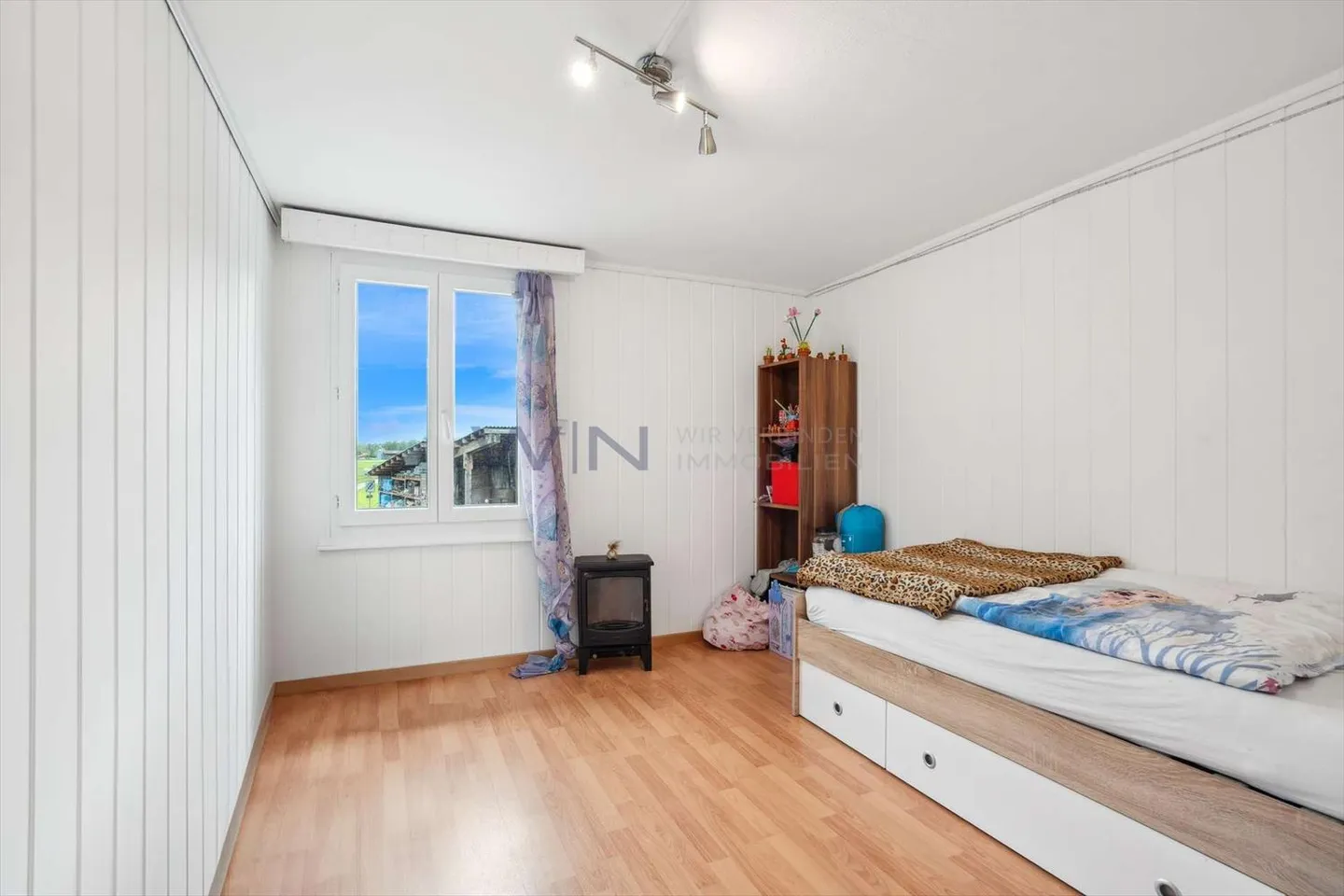 Residential building 12.5 rooms - Photo 8 of 11