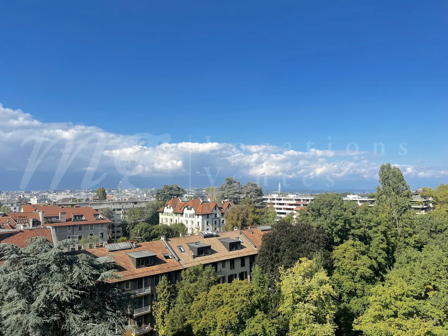 CHARMANT APPARTEMENT DE 180 M2 AVEC BELLE VUE PANORAMIQUE SUR LA VILLE !! ET 3 B - Photo 2 sur 9