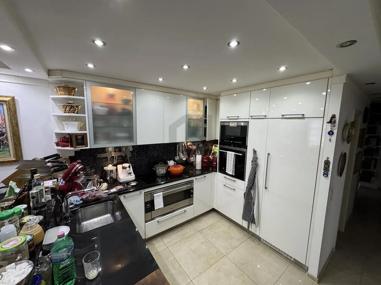 MODERN IN CENTRAL LOCATION - Photo 3 of 6