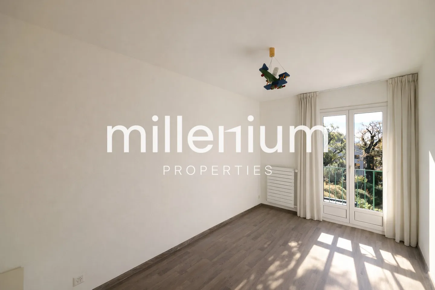 Schönes 8P Haus mit Pool in Onex - Foto 11 von 15