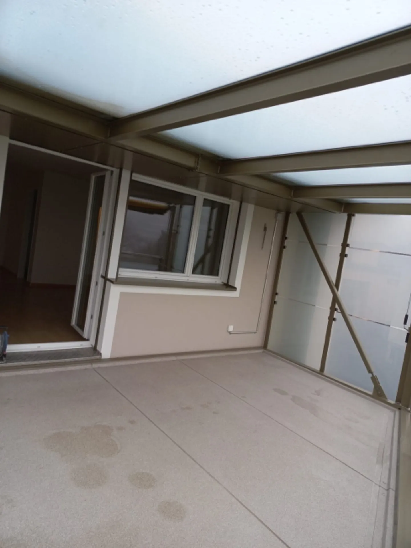 Beautiful, newly renovated apartment - Photo 10 of 11