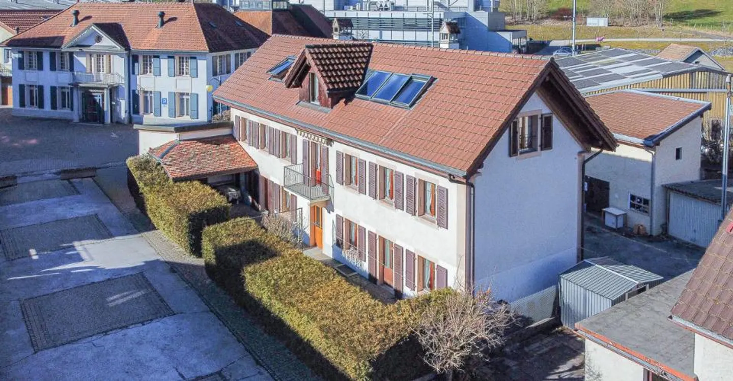 Maison familiale rénovée à Fleurier - Photo 2 sur 13