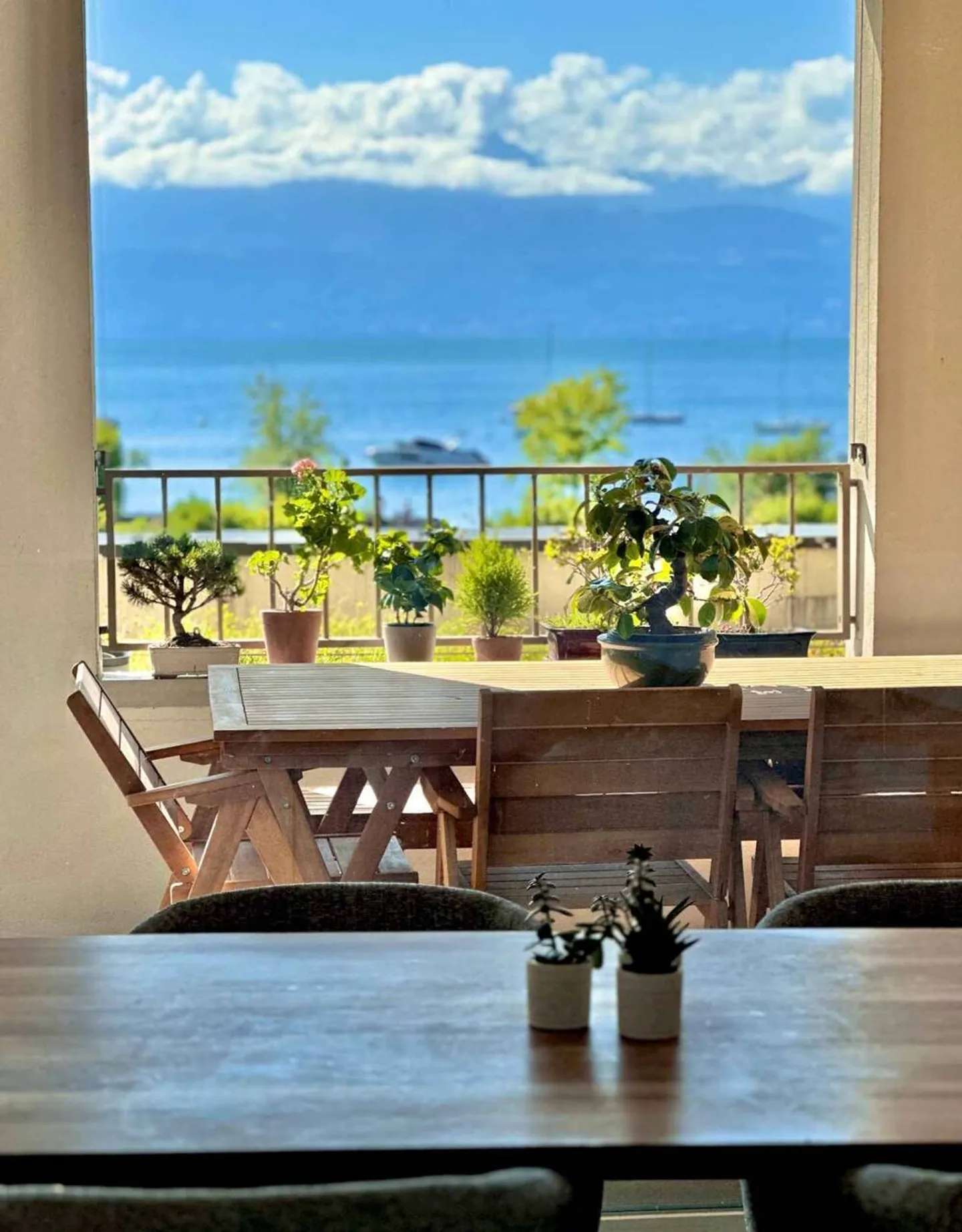 Exclusive apartment in Morges with panoramic lake view - Photo 1 of 8