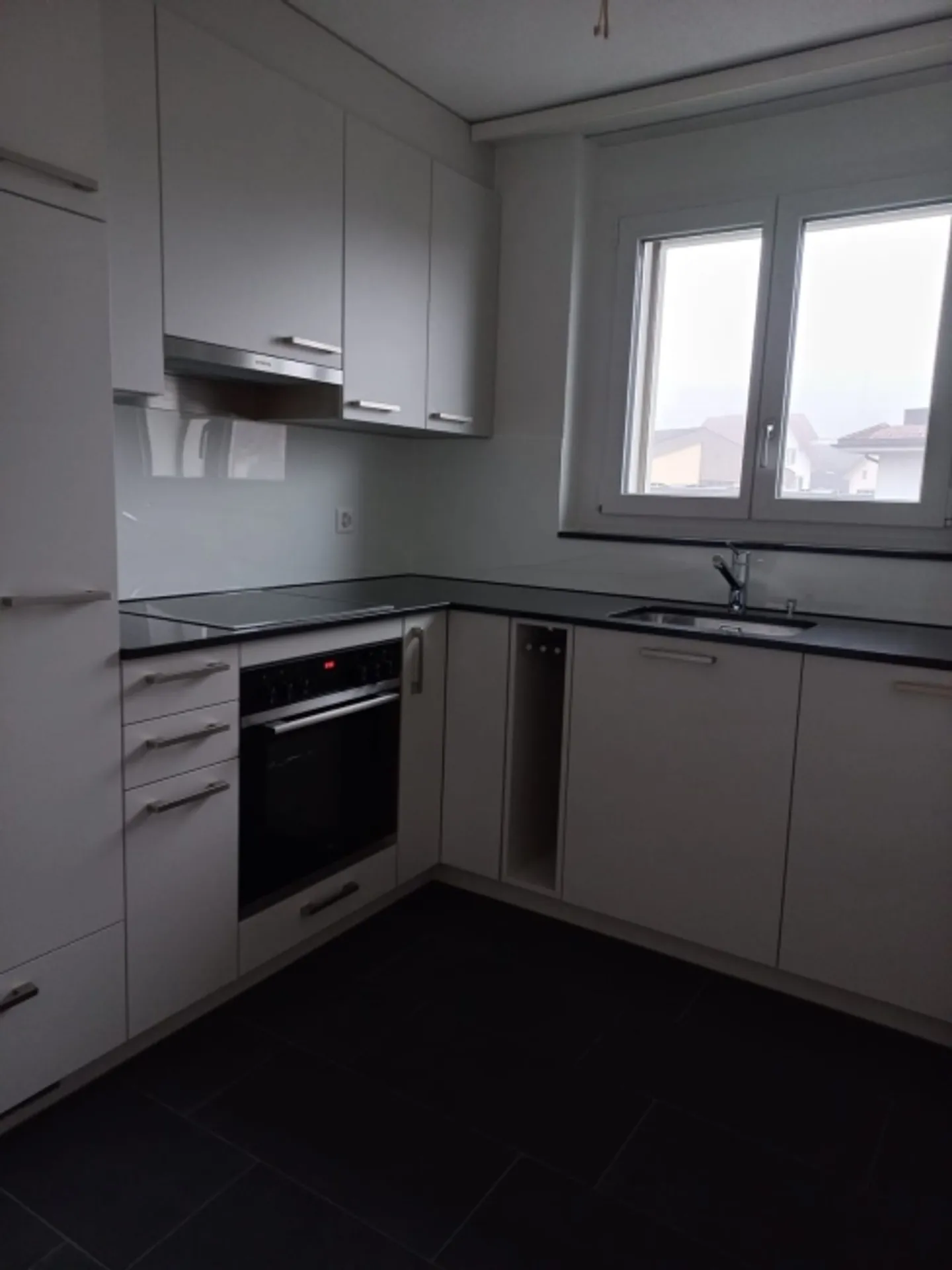 Beautiful, newly renovated apartment - Photo 2 of 11