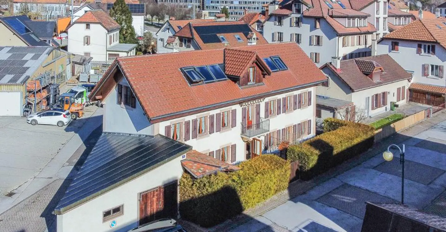 Maison familiale rénovée à Fleurier - Photo 1 sur 13