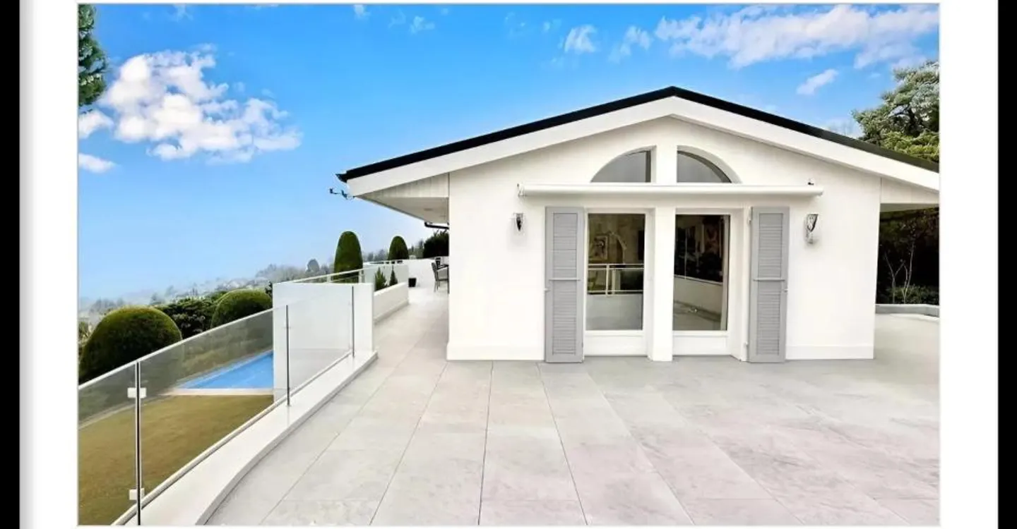 Appartement Attique de Luxe avec Vue sur le Lac - Photo 2 sur 4