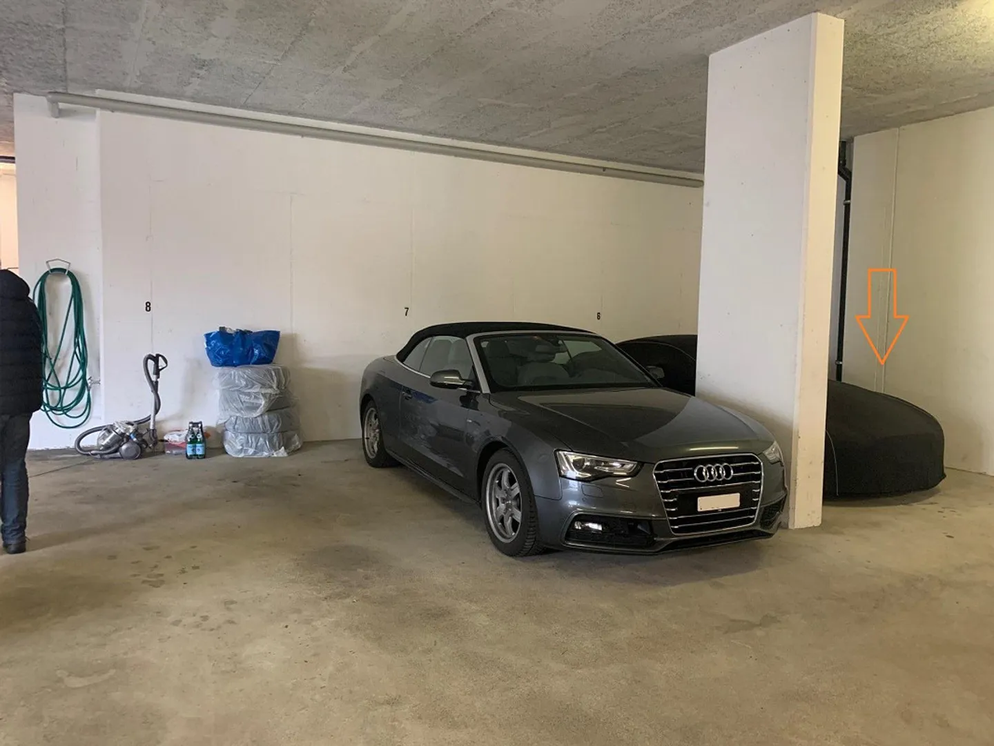 Parking space next to the train station - Photo 3 of 3