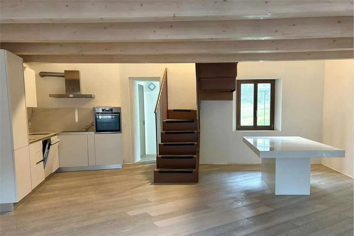 Duplex elegante ristrutturato nel centro storico - Foto 5 di 13