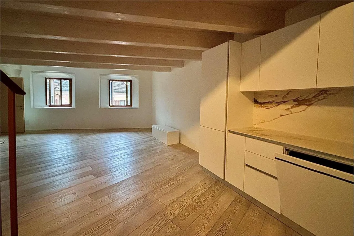 Duplex elegante ristrutturato nel centro storico - Foto 7 di 13