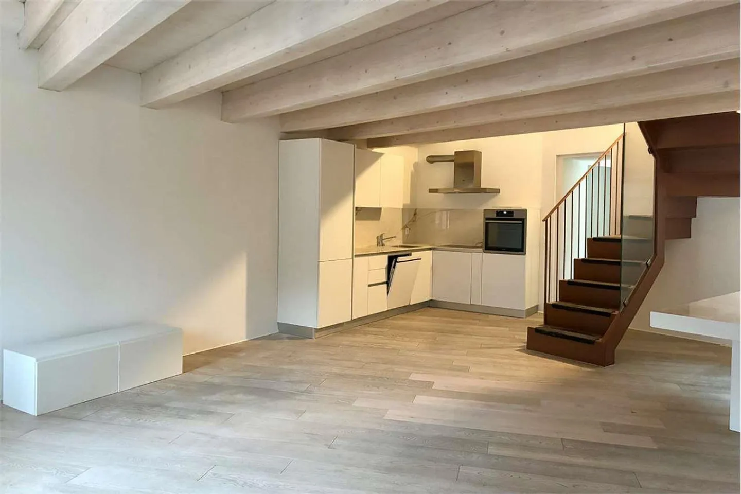 Duplex elegante ristrutturato nel centro storico - Foto 2 di 13