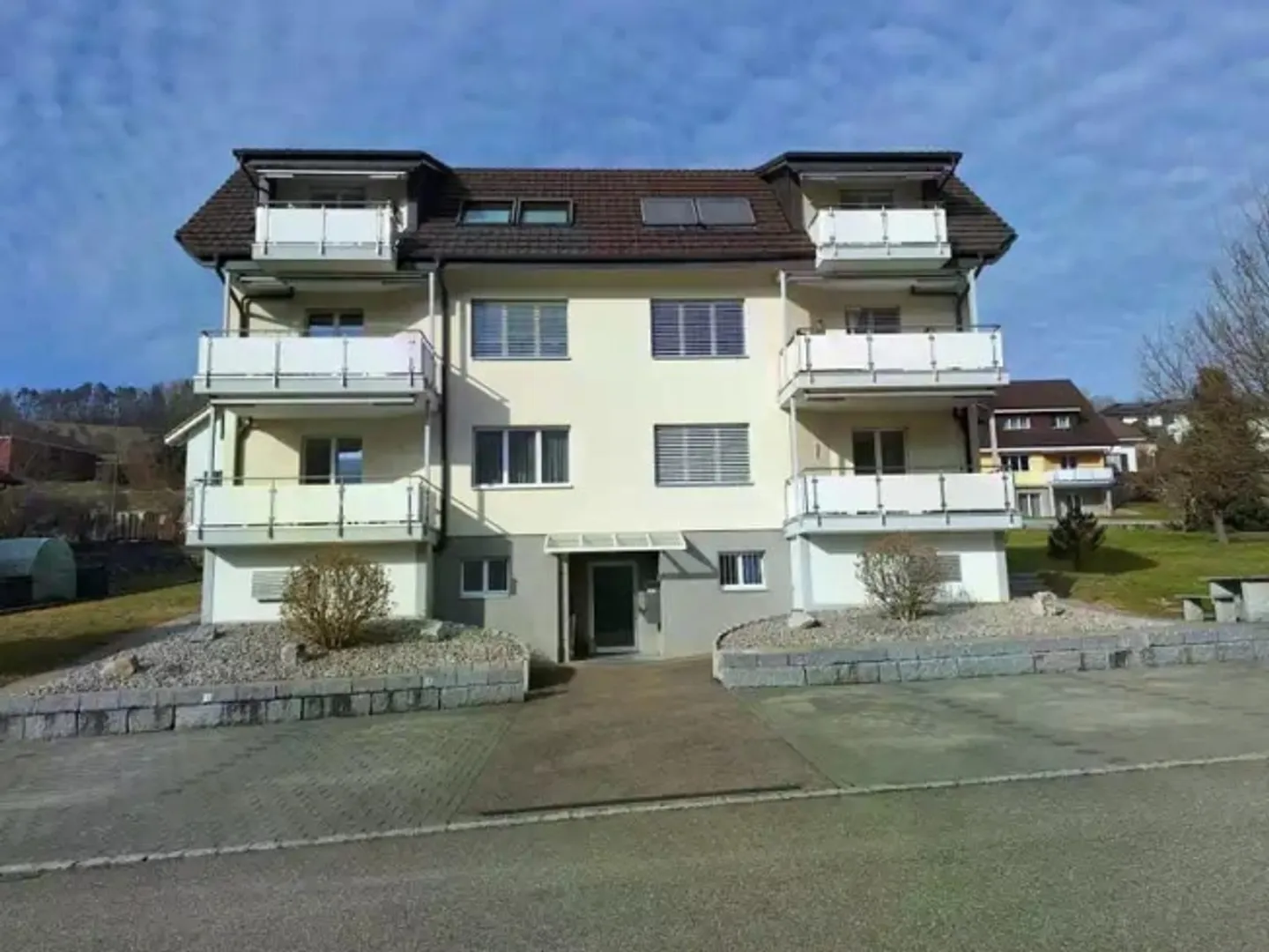 Bright 3.5-room apartment with a view and balcony - Photo 1 of 6