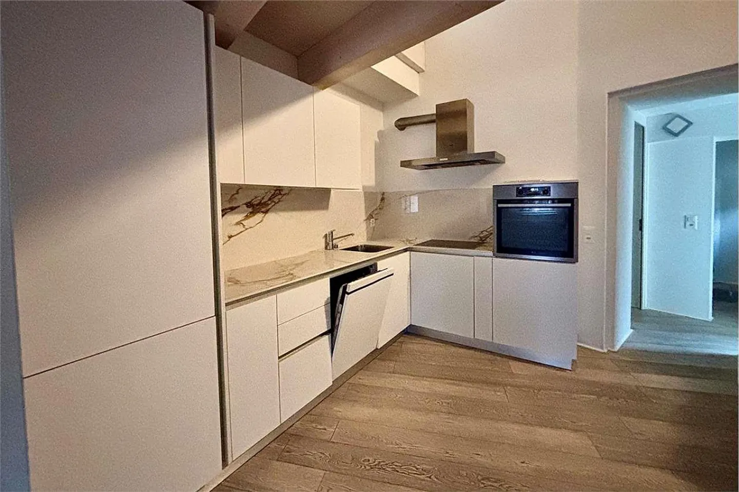 Duplex elegante ristrutturato nel centro storico - Foto 8 di 13