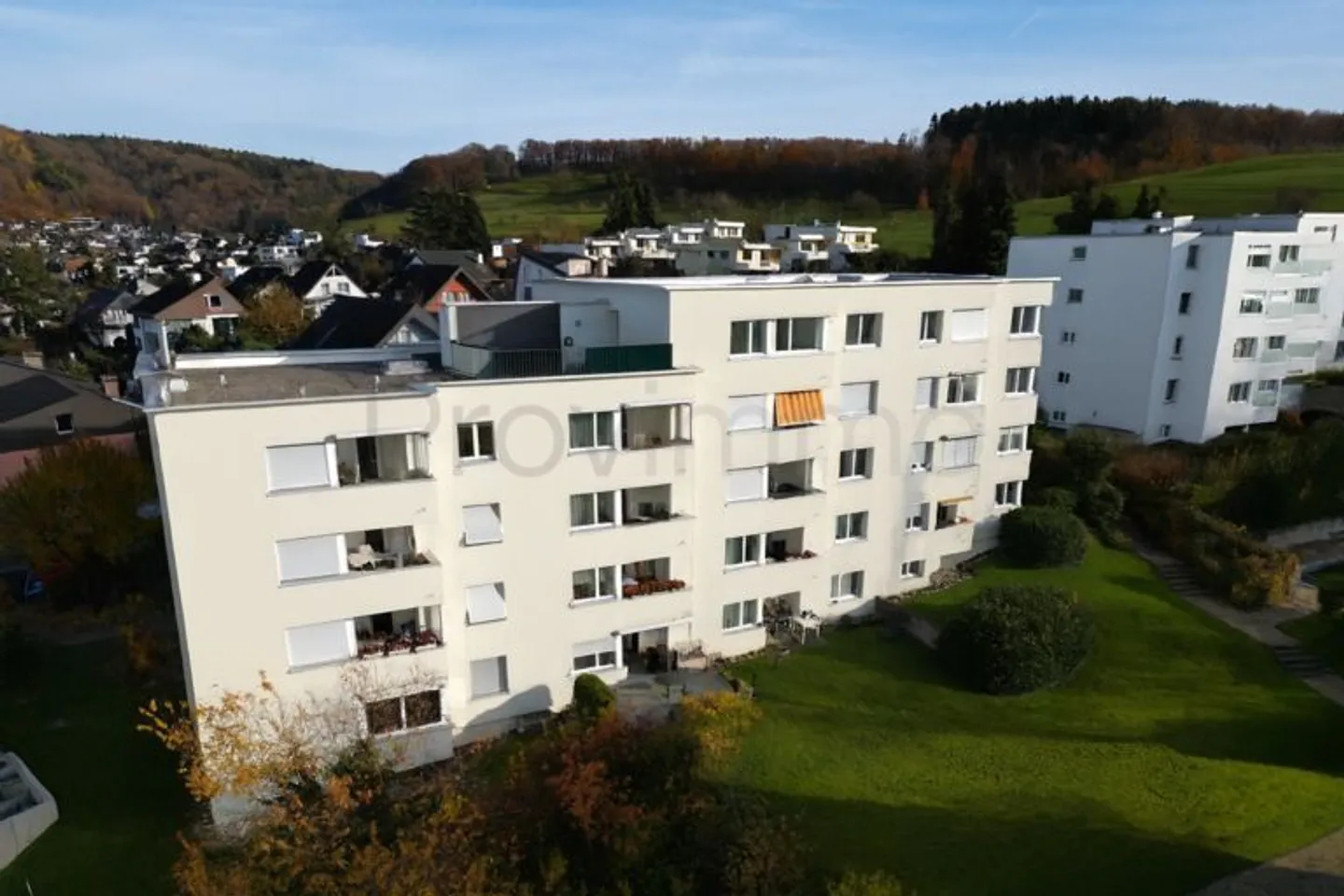 Attikawohnung mit traumhaftem Panorama und Gemeinschaftspool - Foto 3 von 13