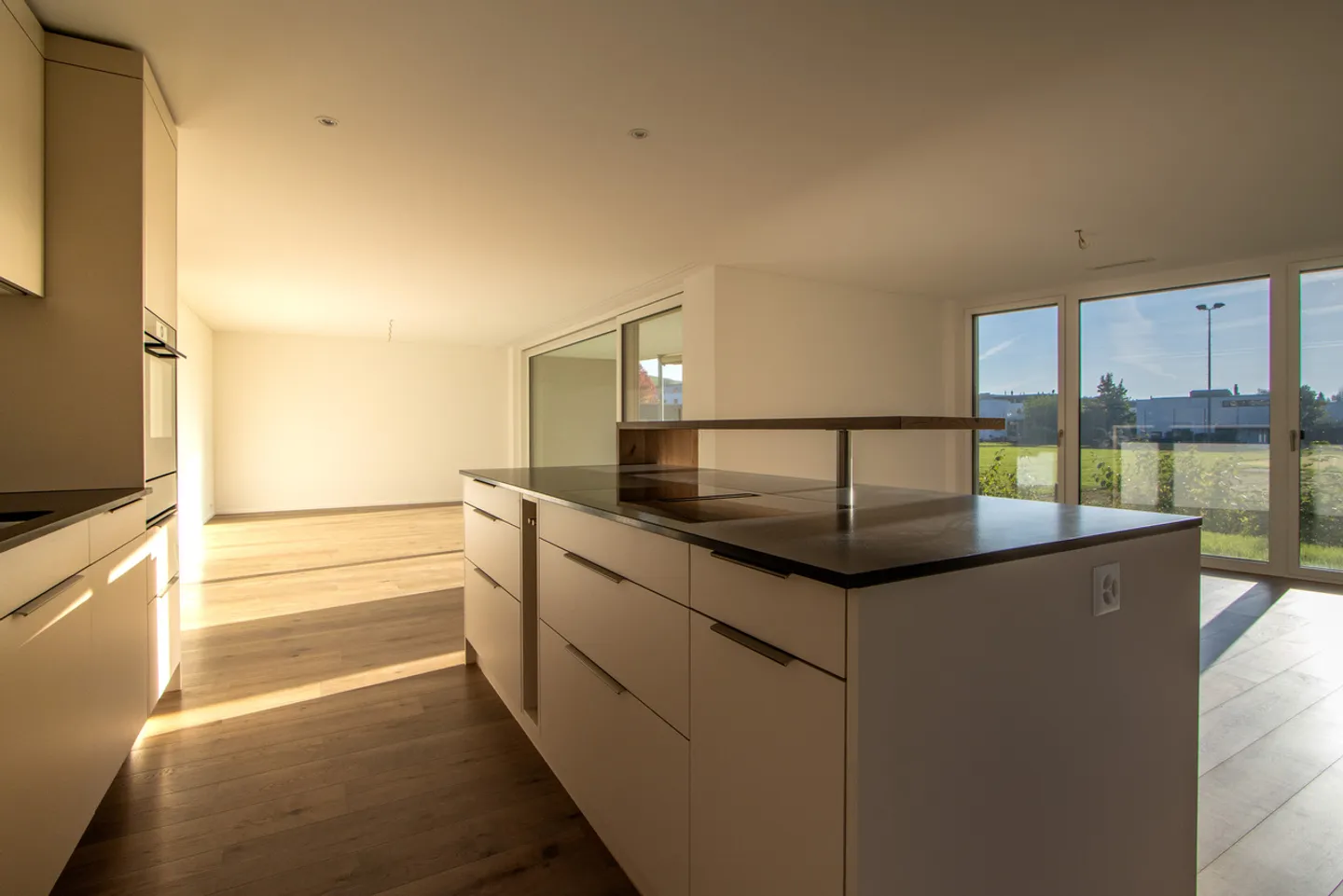 Appartamento da sogno di 4,5 stanze al piano terra in prossimità immediata del lago! - Foto 2 di 11