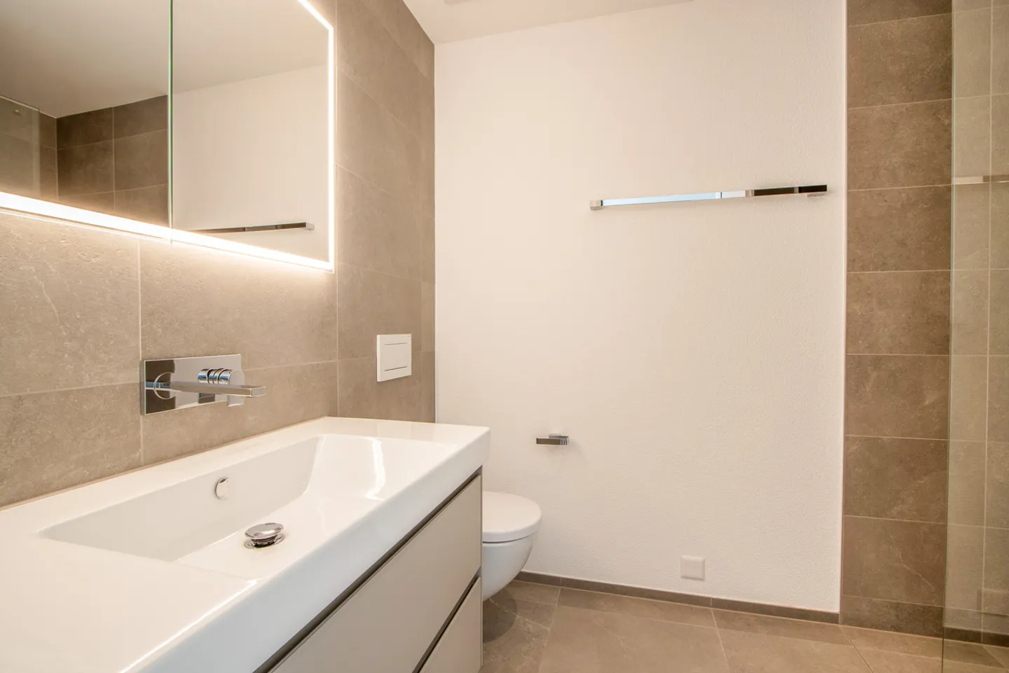 Appartamento da sogno di 4,5 stanze al piano terra in prossimità immediata del lago! - Foto 4 di 11