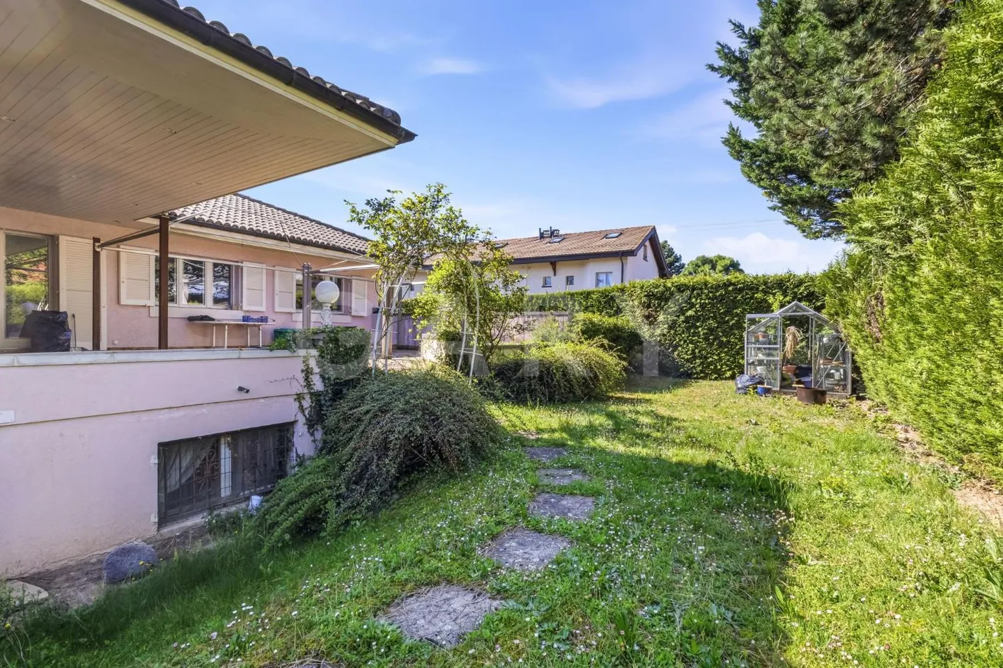 Villa familiale à transformer - Photo 4 sur 7