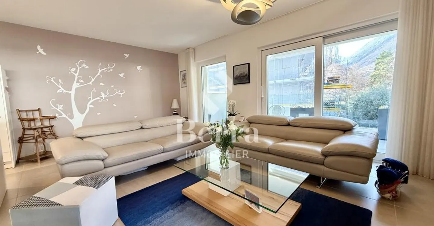 Superb high-end apartment in the center of Martigny - Photo 3 of 12
