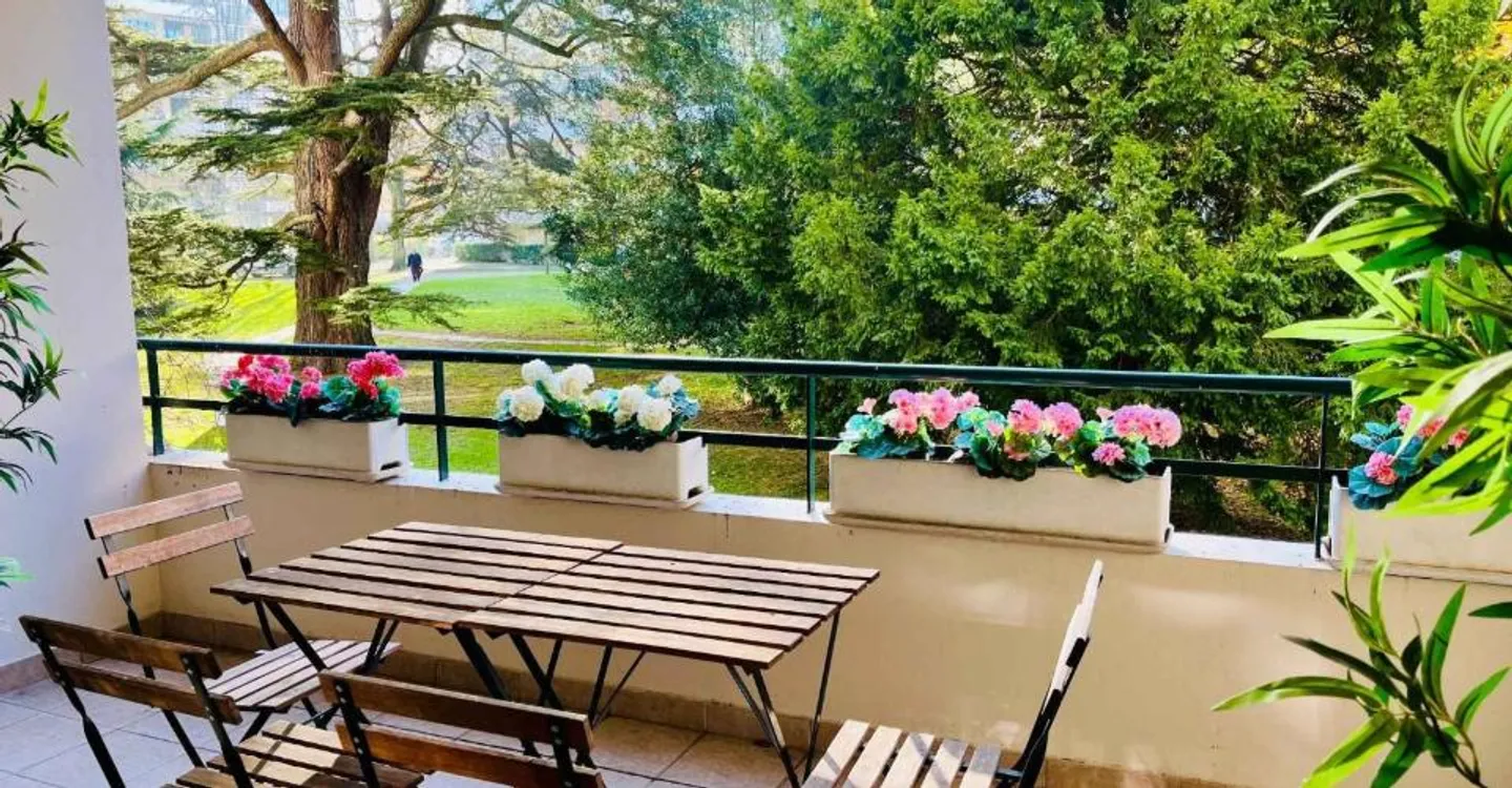 Exclusively: Elegant 3-room apartment renovated with balconies - Photo 1 of 11