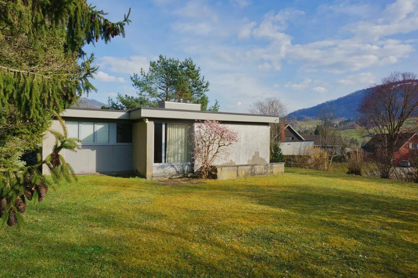 Renovation-Needed Single-Family Home with Large Garden or Building Plot with Demolition Object - Photo 3 of 27