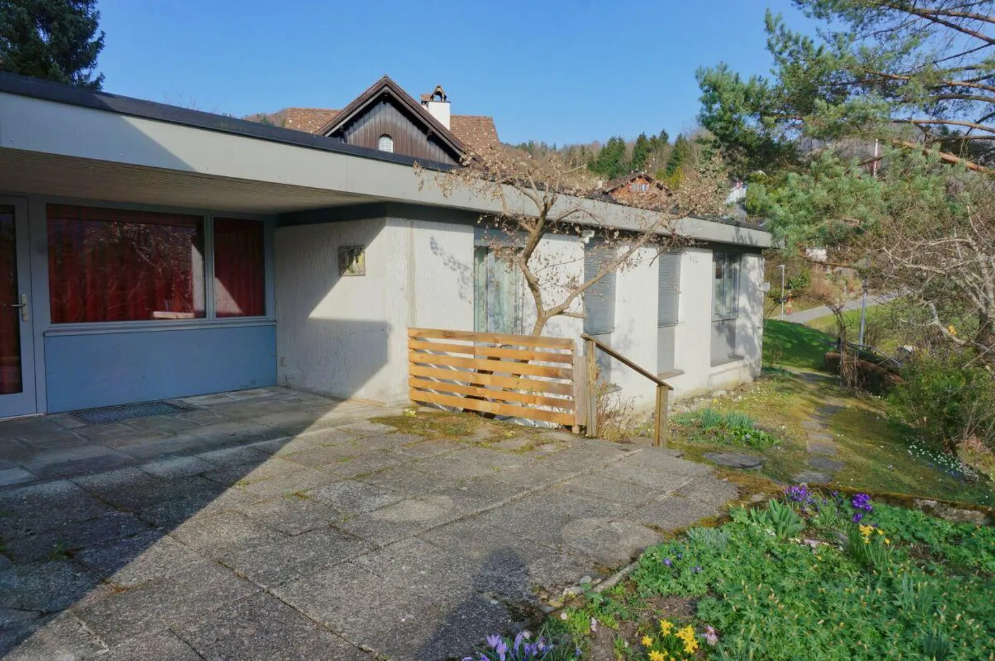 Renovation-Needed Single-Family Home with Large Garden or Building Plot with Demolition Object - Photo 5 of 27