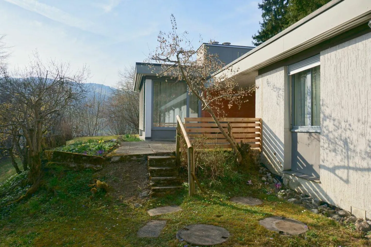 Renovation-Needed Single-Family Home with Large Garden or Building Plot with Demolition Object - Photo 6 of 27