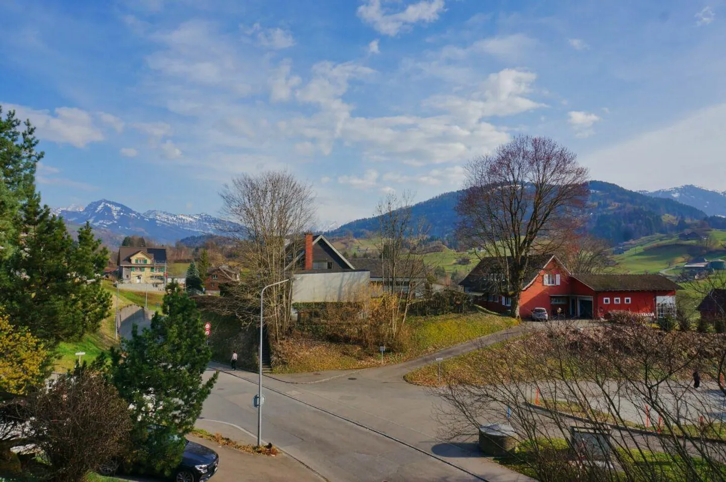 Renovation-Needed Single-Family Home with Large Garden or Building Plot with Demolition Object - Photo 11 of 27