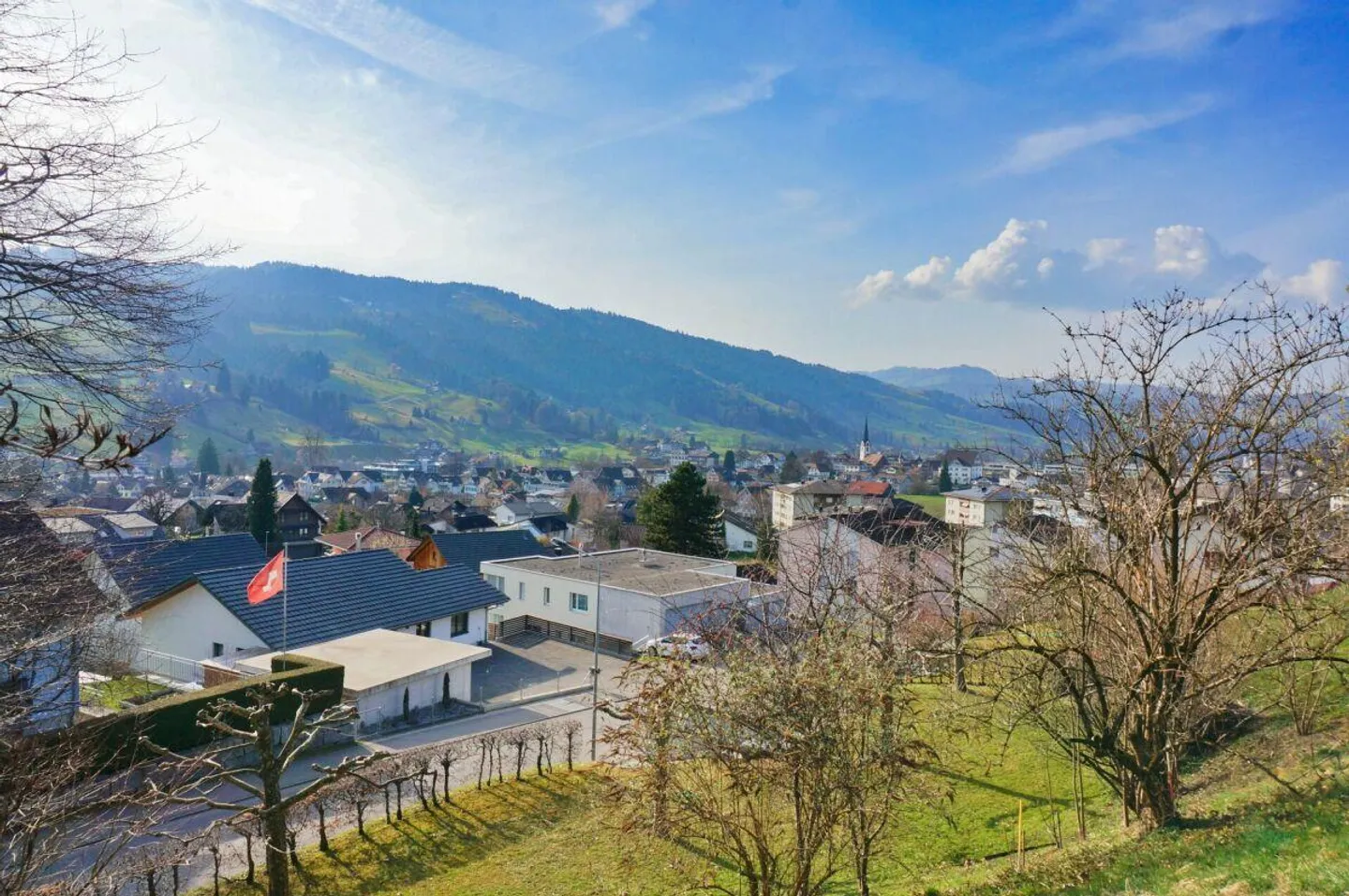 Renovation-Needed Single-Family Home with Large Garden or Building Plot with Demolition Object - Photo 12 of 27
