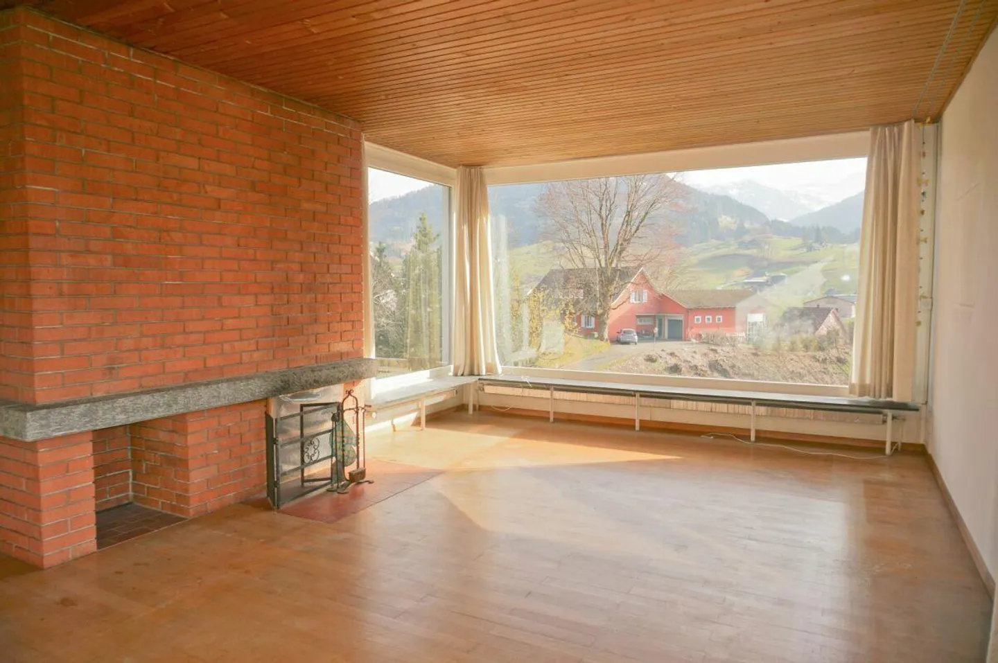 Renovation-Needed Single-Family Home with Large Garden or Building Plot with Demolition Object - Photo 13 of 27