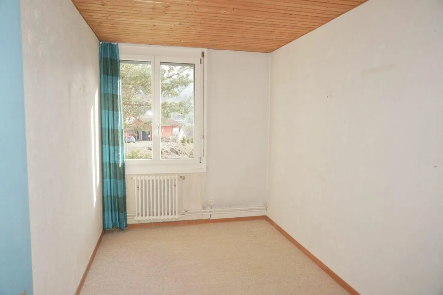 Renovation-Needed Single-Family Home with Large Garden or Building Plot with Demolition Object - Photo 20 of 27