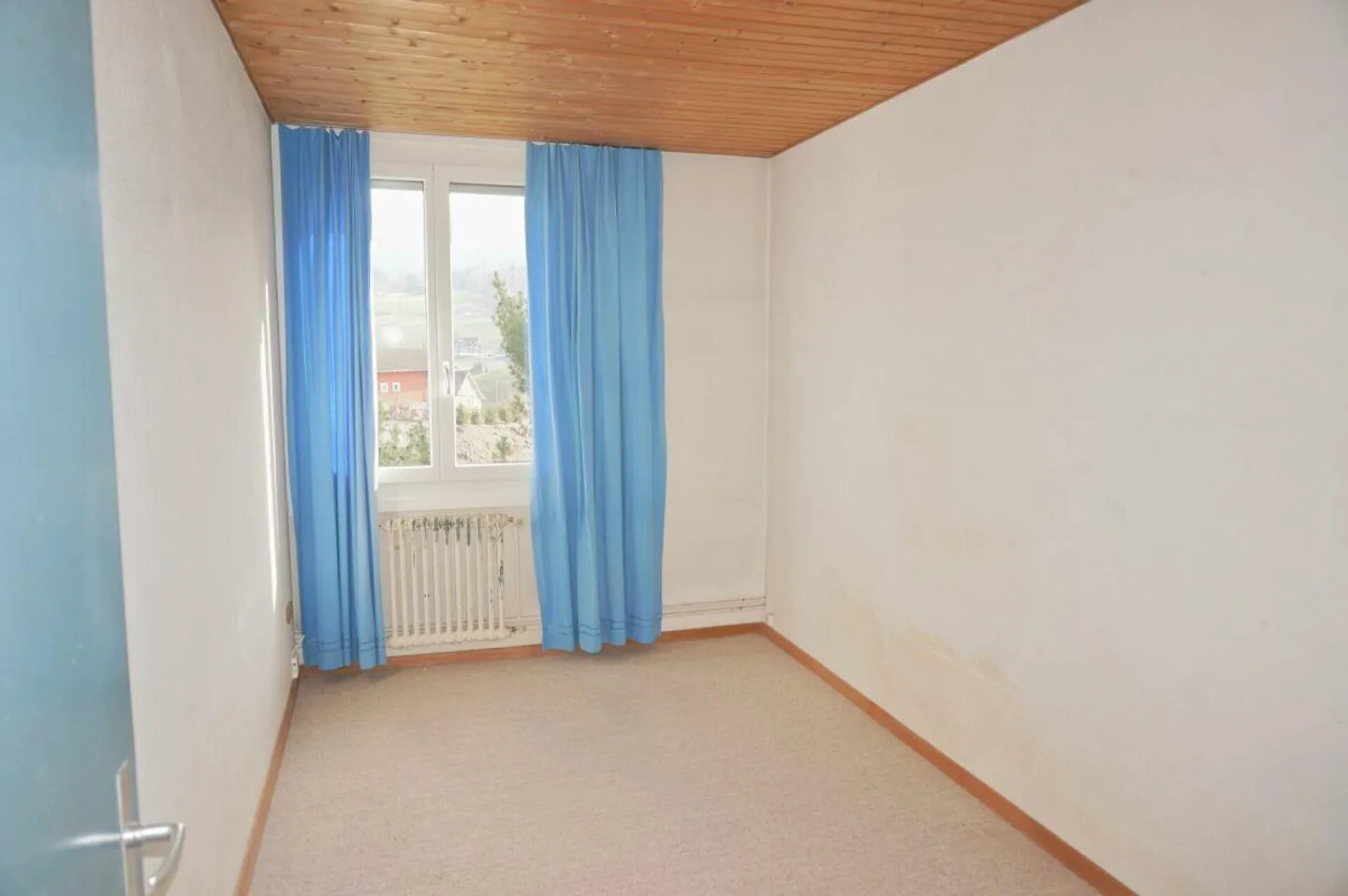 Renovation-Needed Single-Family Home with Large Garden or Building Plot with Demolition Object - Photo 21 of 27