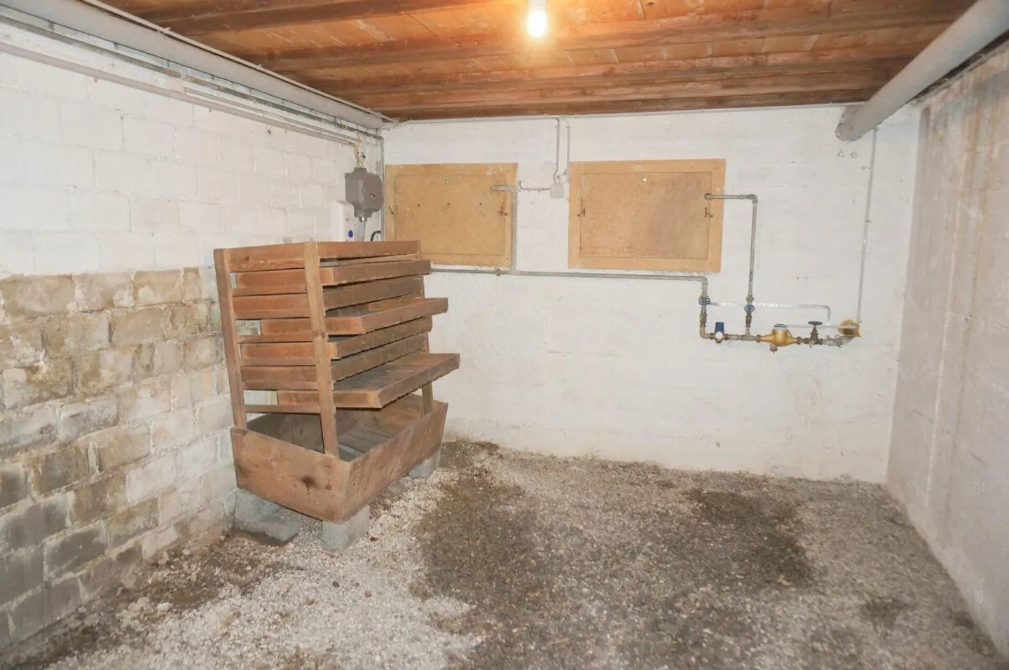 Renovation-Needed Single-Family Home with Large Garden or Building Plot with Demolition Object - Photo 24 of 27