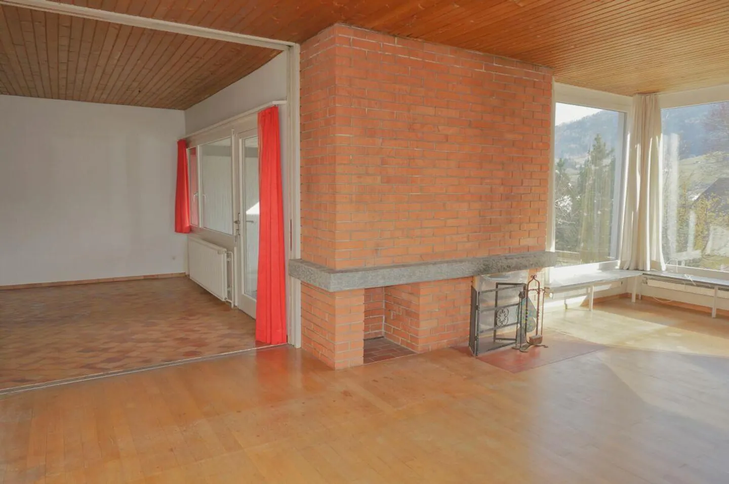 Renovation-Needed Single-Family Home with Large Garden or Building Plot with Demolition Object - Photo 14 of 27