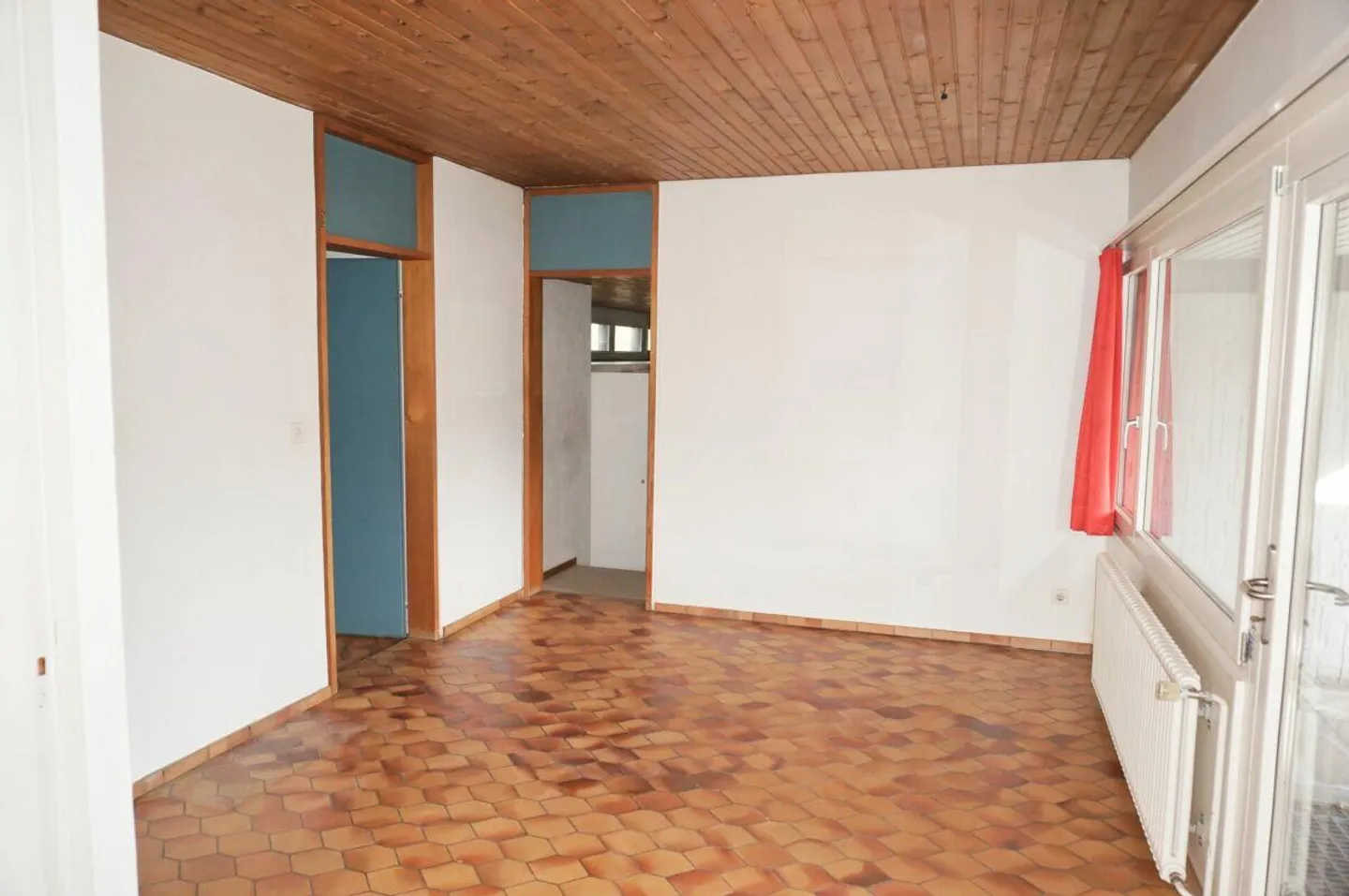 Renovation-Needed Single-Family Home with Large Garden or Building Plot with Demolition Object - Photo 15 of 27