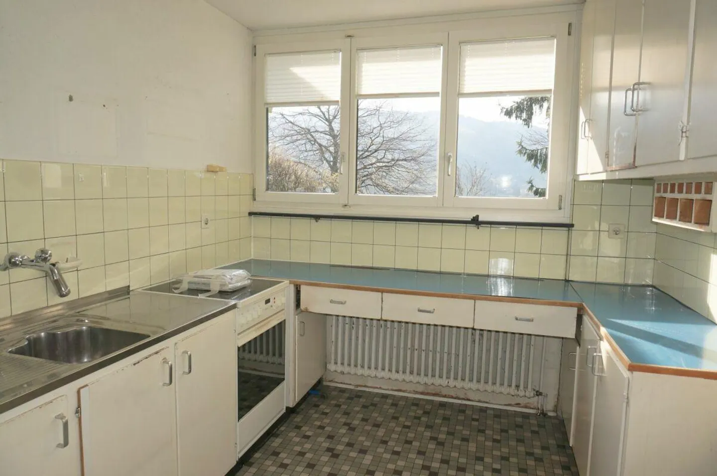 Renovation-Needed Single-Family Home with Large Garden or Building Plot with Demolition Object - Photo 16 of 27