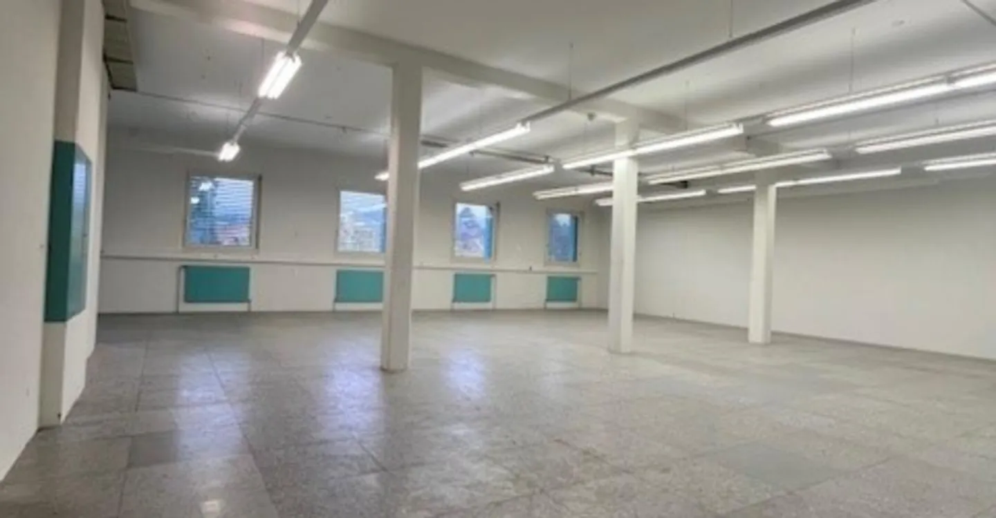 Espace commercial central à Brügg BE - Photo 2 sur 2
