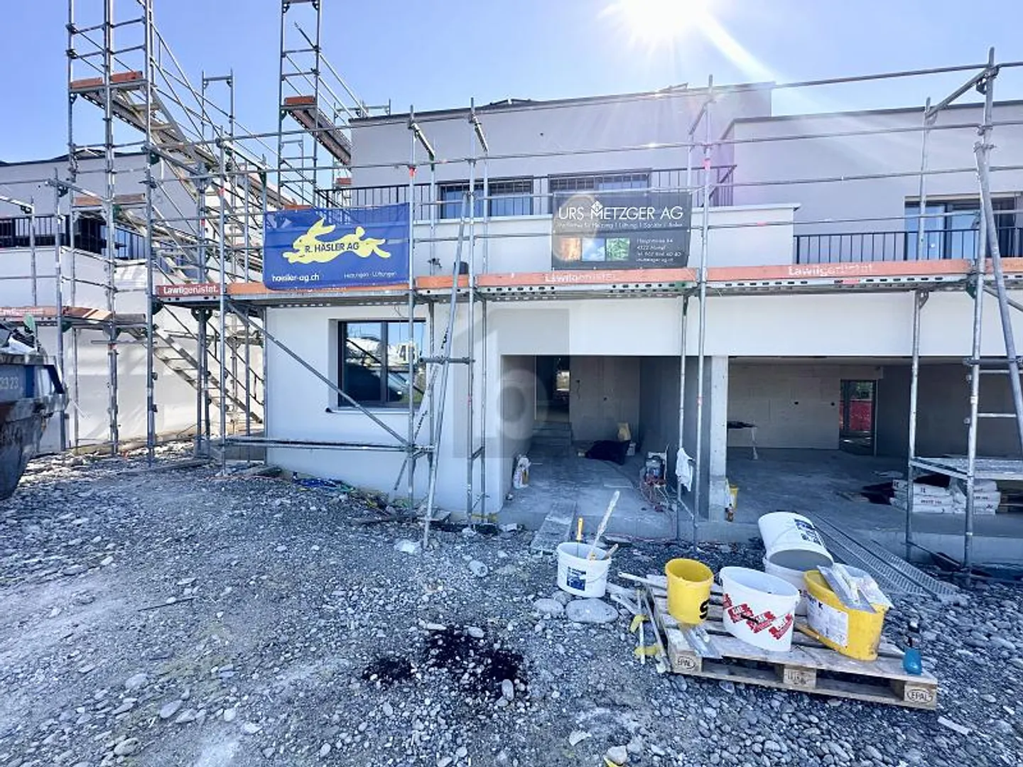 MINERGIE! NEUBAU MIT ZWEI TERRASSEN UND GARTEN - Foto 2 von 6