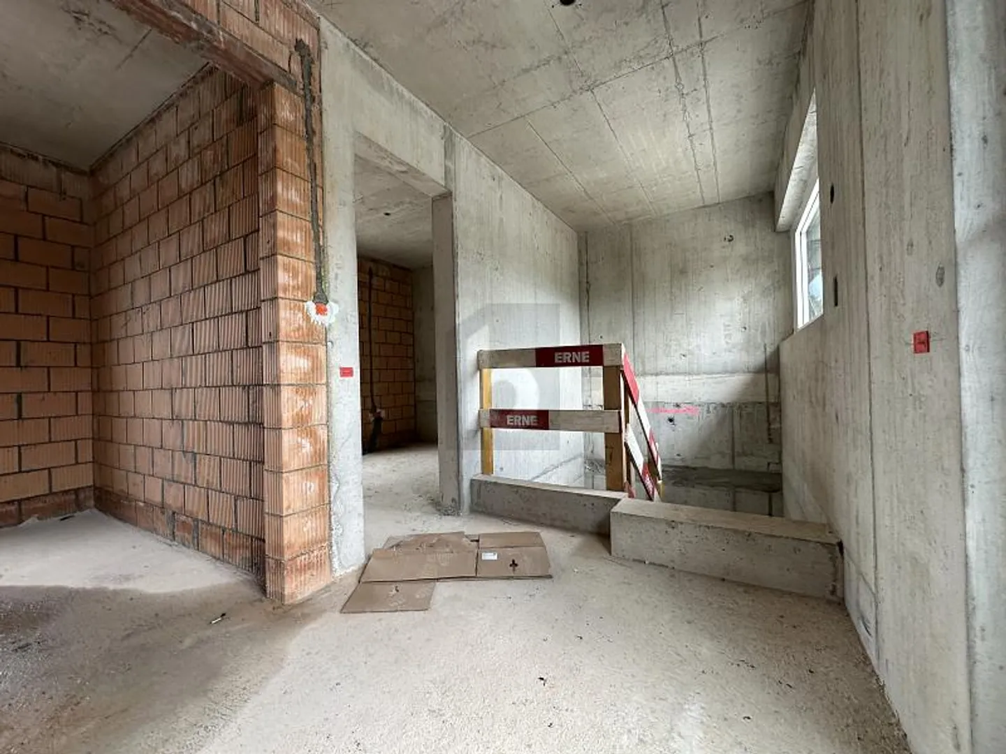 MINERGIE! NEUBAU MIT ZWEI TERRASSEN UND GARTEN - Foto 5 von 6