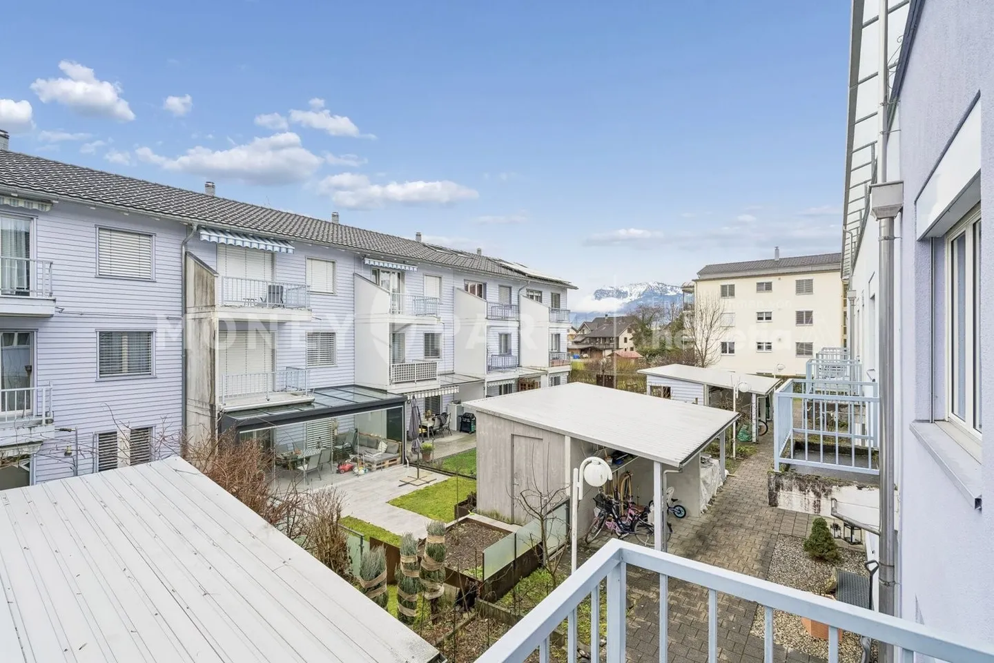 Sezione di casa accogliente di 4,5 stanze con giardino privato - Foto 2 di 11
