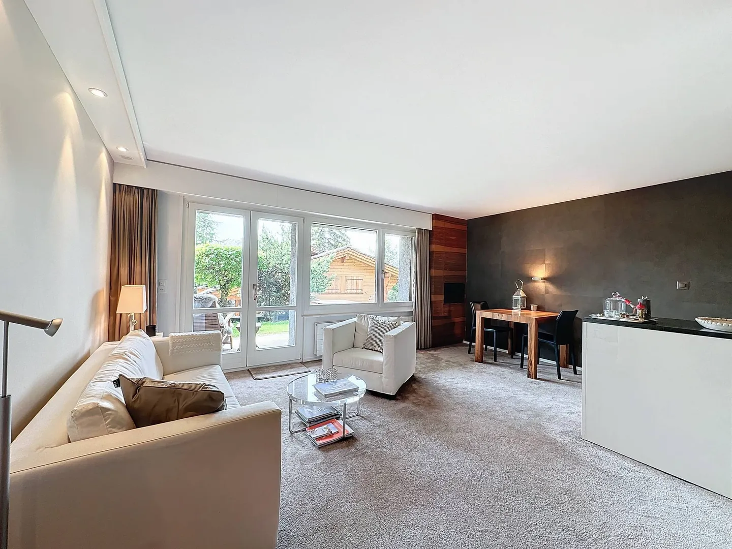 Charming Apartment - Ground Floor - 1 Bedroom - Photo 2 of 12