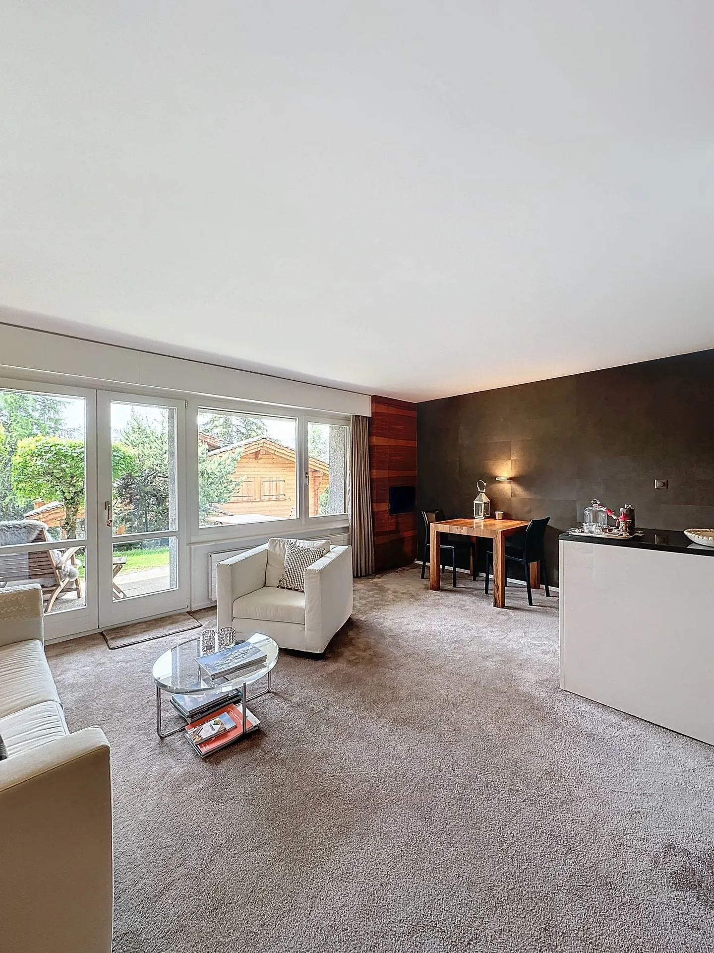 Charming Apartment - Ground Floor - 1 Bedroom - Photo 3 of 12