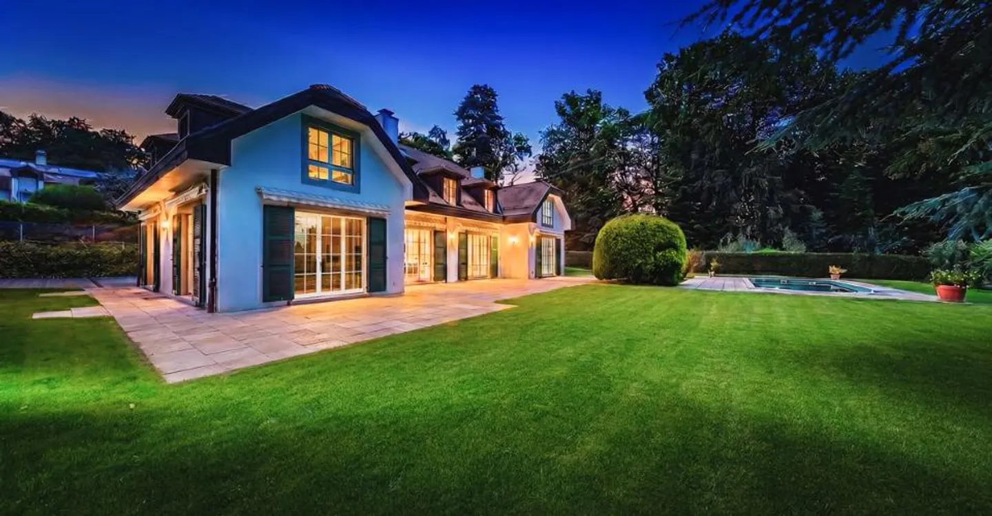 Magnificent family property with pool and large plot - Photo 5 of 12