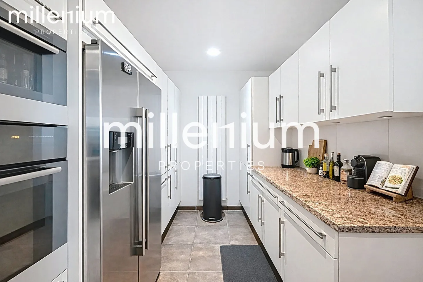 Character villa feet in the water in Coppet - Photo 7 of 19