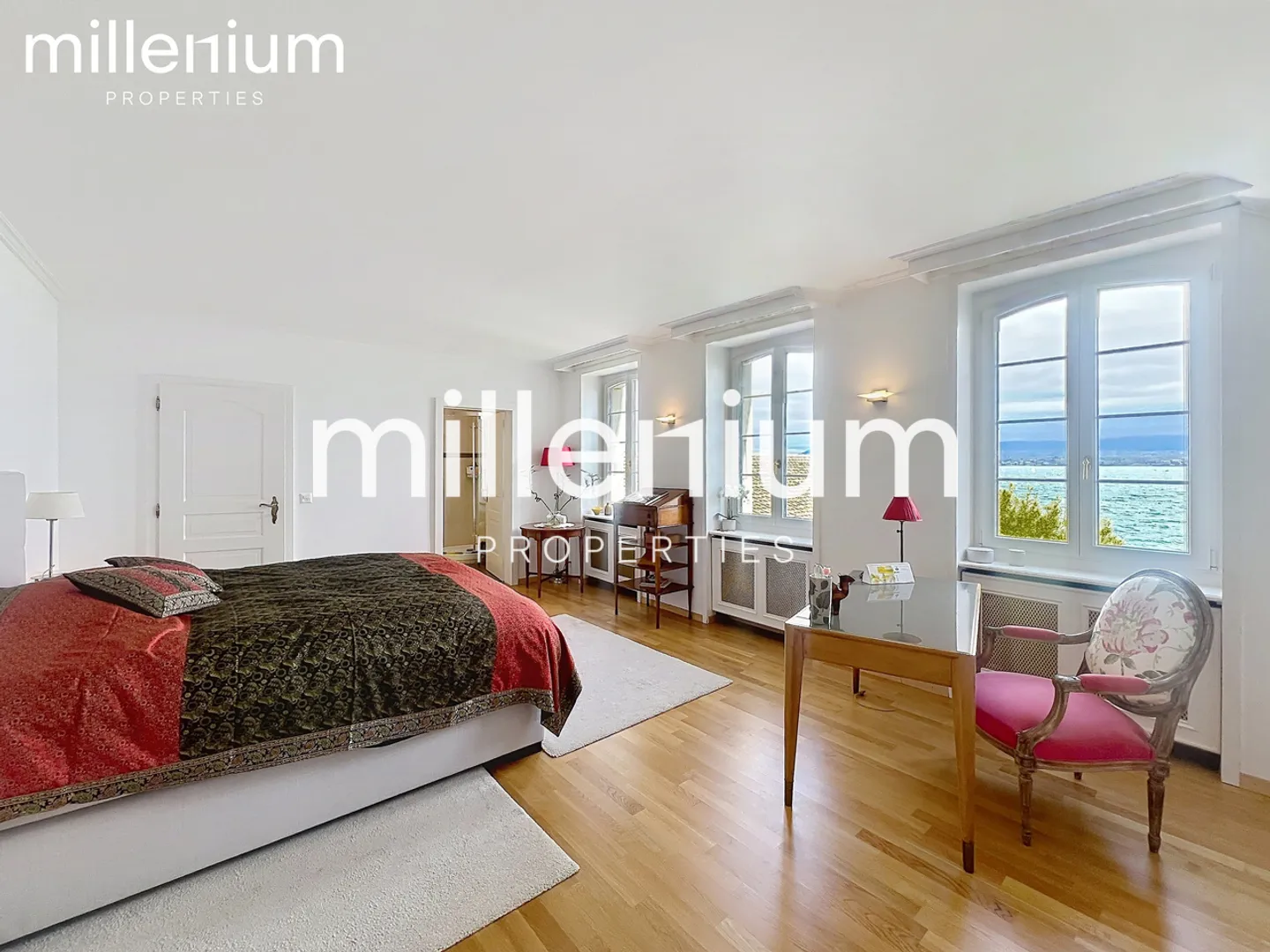 Character villa feet in the water in Coppet - Photo 10 of 19