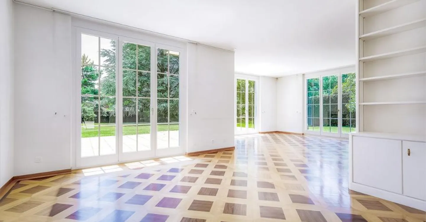 Magnificent family property with pool and large plot - Photo 7 of 12