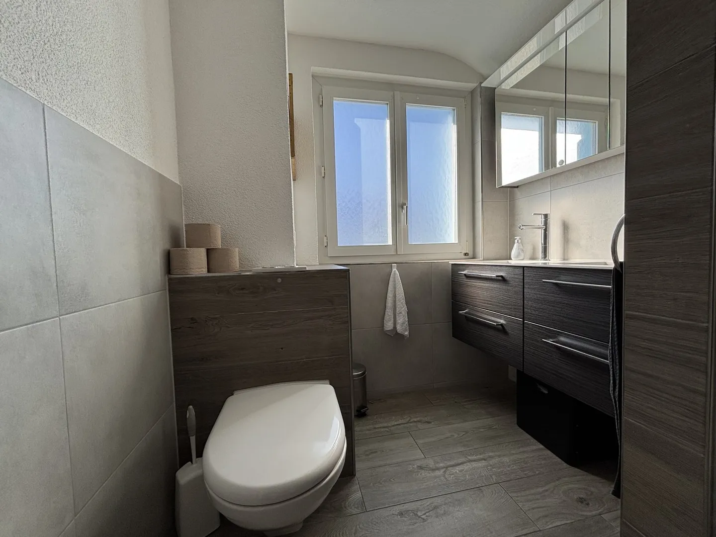 Cozy Home in a Central Prime Location - Photo 10 of 23