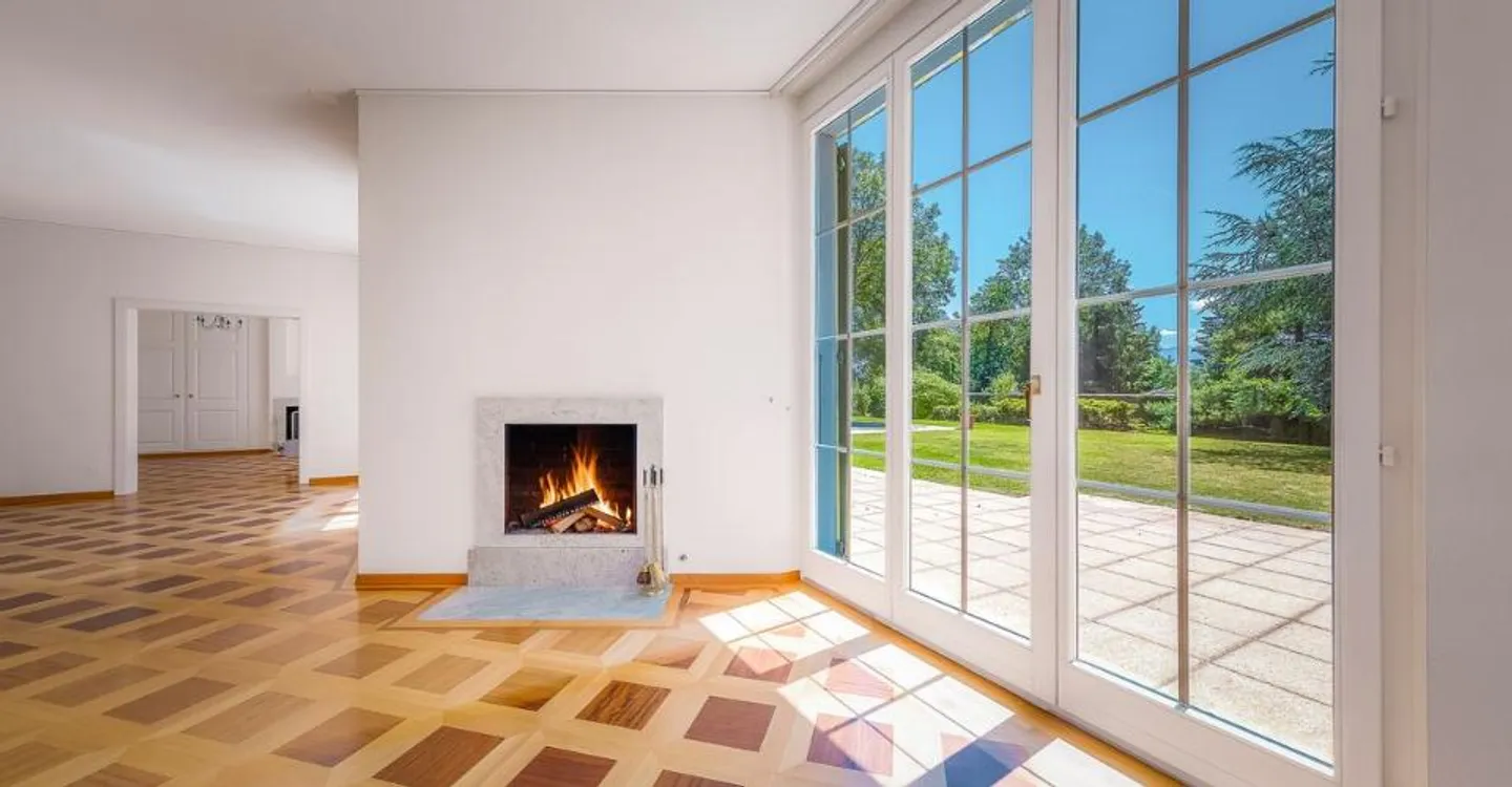 Magnificent family property with pool and large plot - Photo 9 of 12