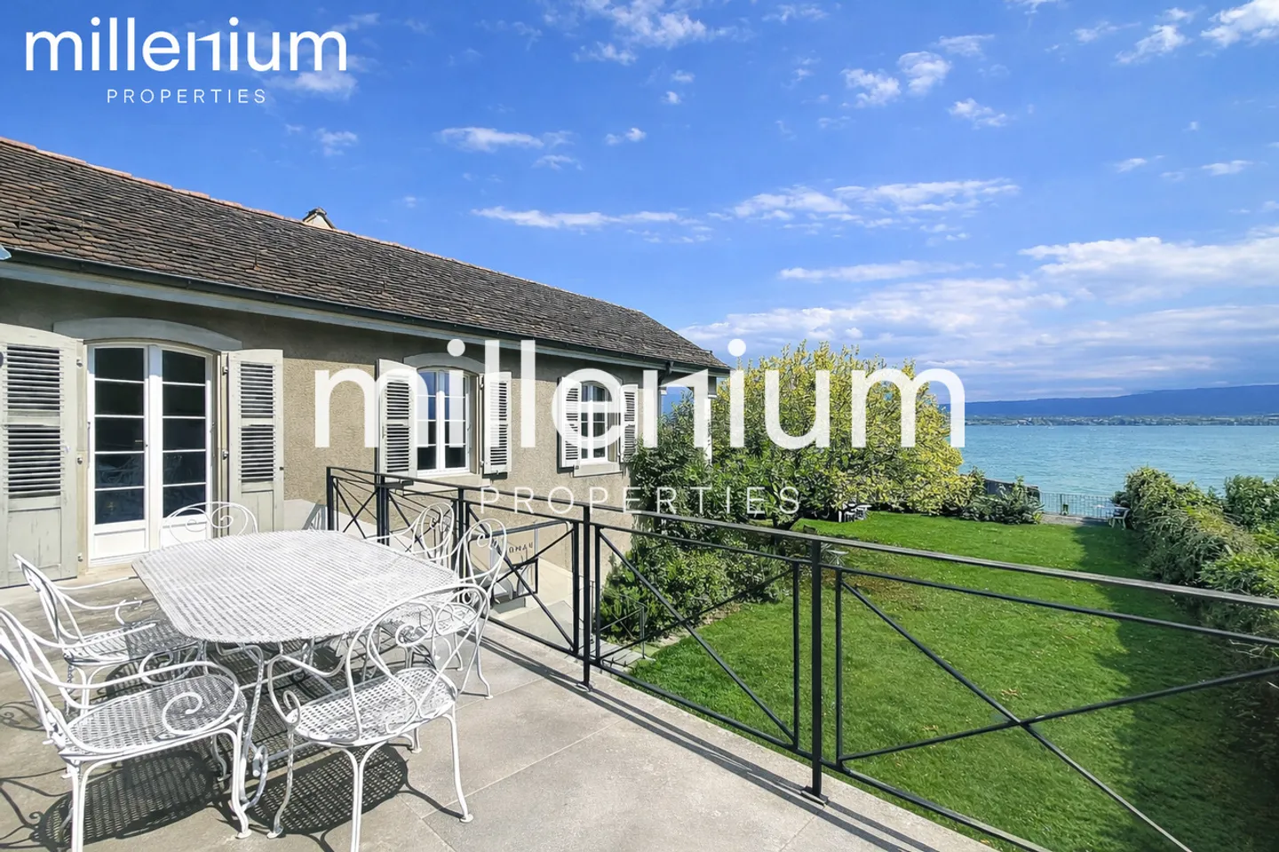 Character villa feet in the water in Coppet - Photo 16 of 19