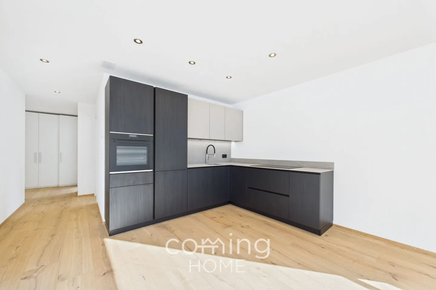 Attico moderno di 2,5 stanze nel centro di Brig-Glis - Foto 2 di 12